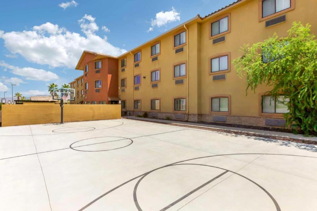 Best Western Plus Safford Екстериор снимка